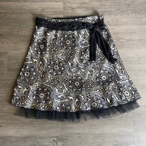 Black/white skirt with gold design outline